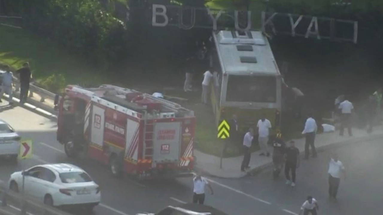 İstanbul Zeytinburnu'nda İETT otobüsü bahçe duvarına çarpmıştı... İBB duyurdu: 1 yolcu hayatını kaybetti