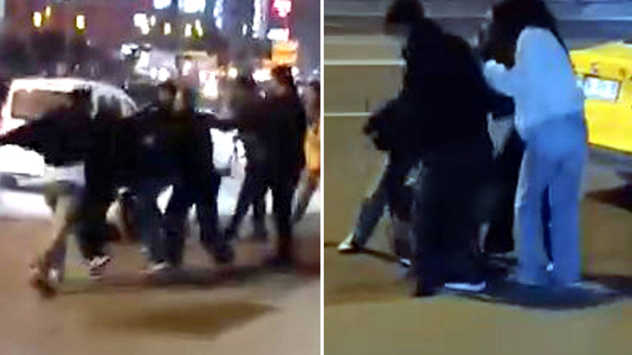 Esenyurt'ta sokak ortasında 'laf atma' kavgası: Tekme ve yumruklar havada uçuştu!