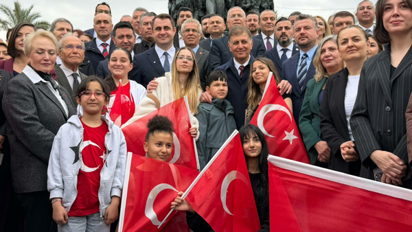 Cemil Tugay’dan alternatif tören tepkisi: Milletin bayramını elinden alamazsınız