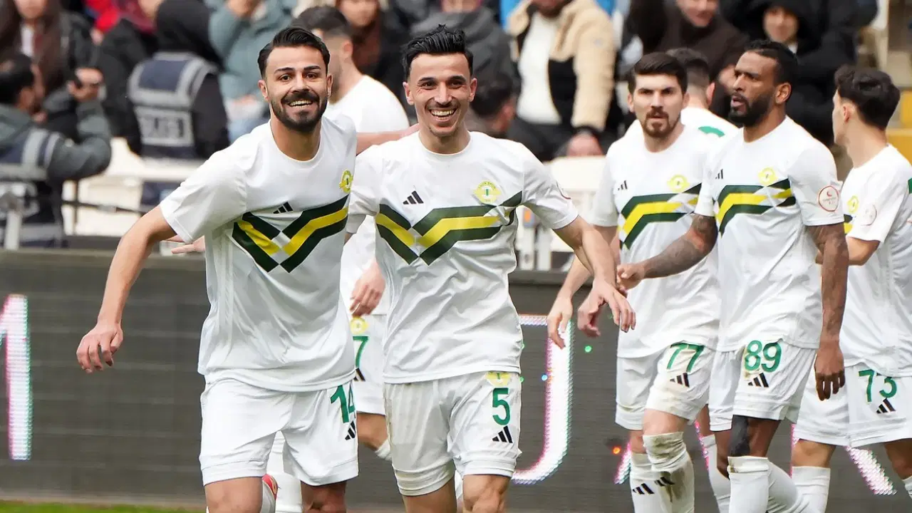 Esenler Erokspor, Sivasspor deplasmanında üç puanı 3 golle aldı!