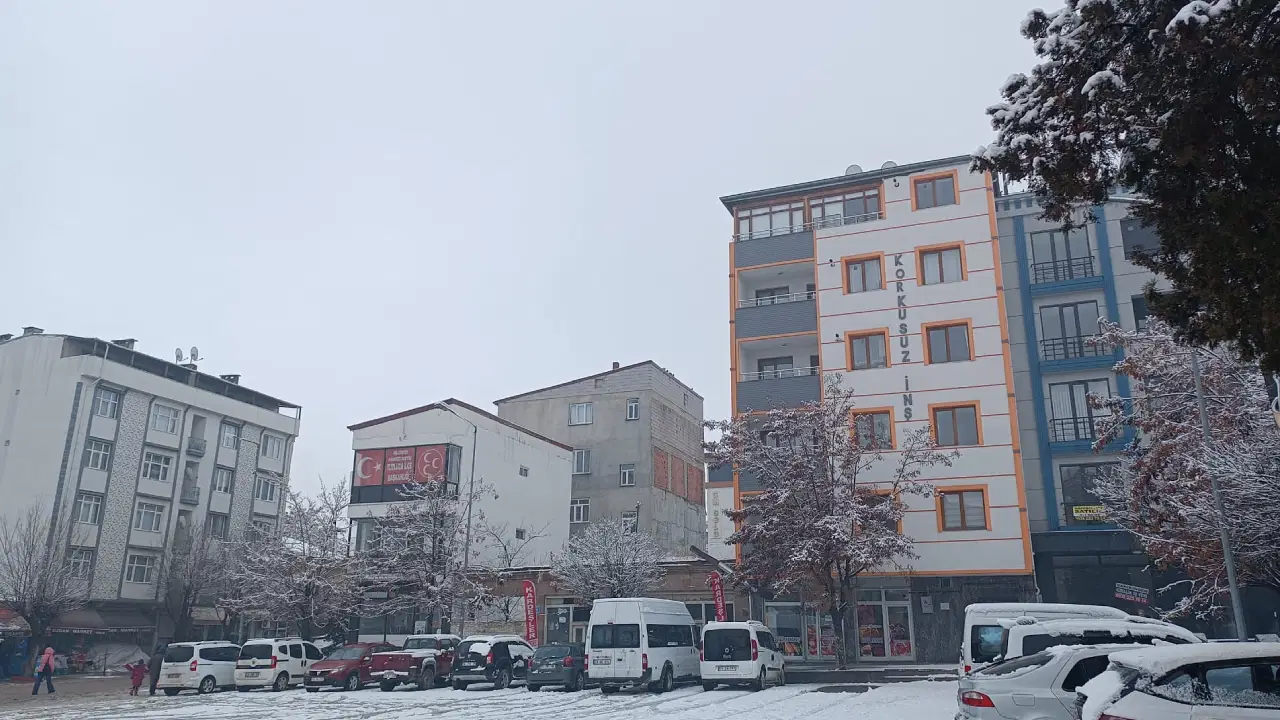 Tuzluca’da köy okullarında eğitime 1 gün ara