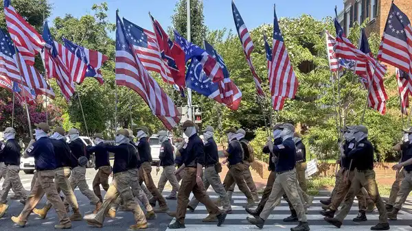 Washington’da aşırı sağ gövde gösterisi: Yüzlerce maskeli kişi sokaklara indi