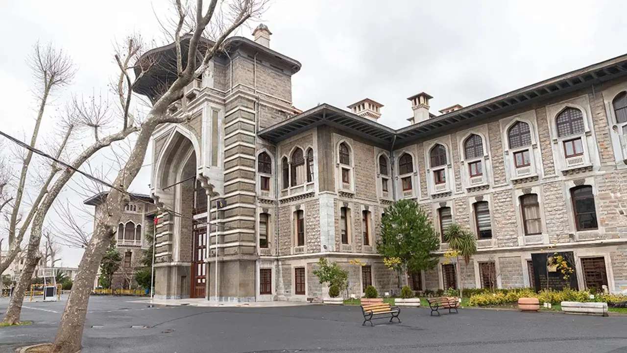 İstanbul Erkek Lisesi'ndeki soruşturma tamamlandı: 'Taciz yok, sistematik şiddet var'