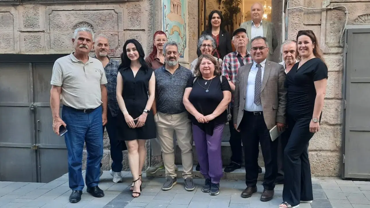 Hemşirelerin sorunları İzmir’de konuşuldu