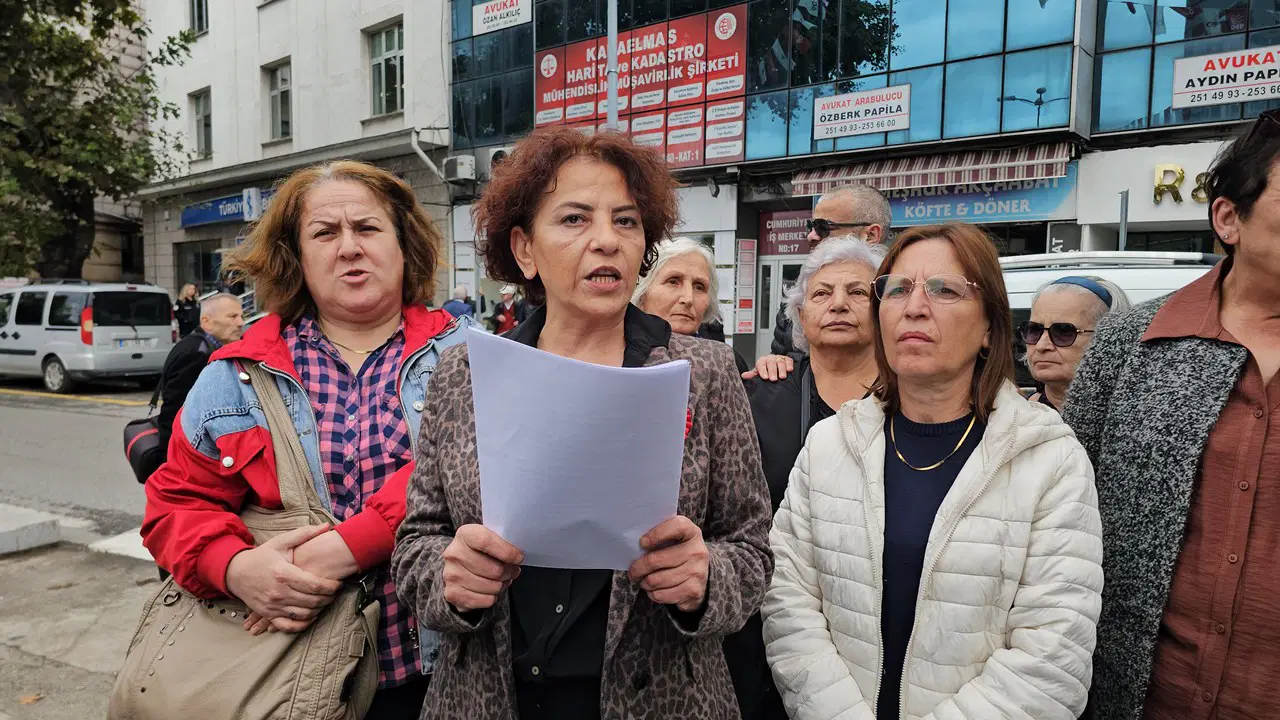 Zonguldak CHP Merkez İlçe Kadın Kolları yöneticisi ve üyesi 10 kadın görevlerinden istifa etti
