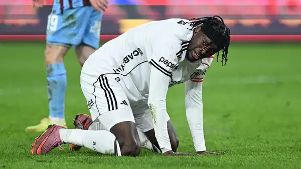 Beşiktaş'ta sakatlık: Maça devam edemedi