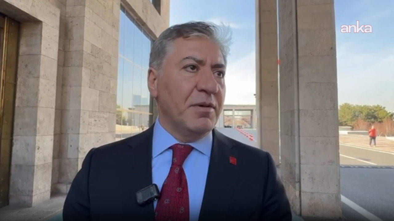 CHP'li Murat Emir'den süreç mesajı: Ahmet Özer'in çoktan görevine iade edilmiş olması gerekirdi