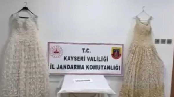 Gelinliğe Boncuk Gibi İşlemişler! Kilolarca uyuşturucu ele geçirildi