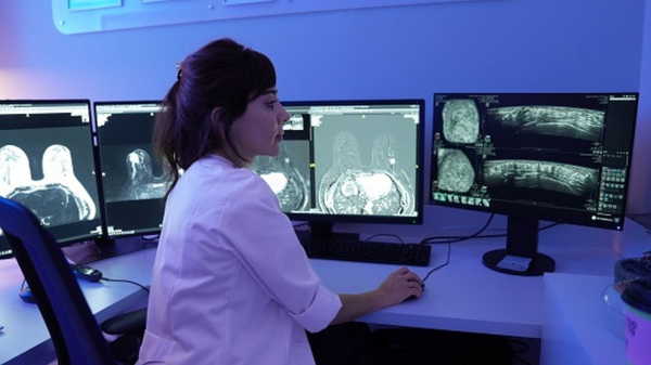 Kansere karşı 3 boyutlu kalkan: Otomatik Meme Ultrasonu (ABUS) nedir?