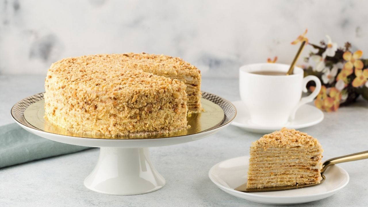 Kat kat milföylü Fransız lezzeti: Napolyon pasta tarifi