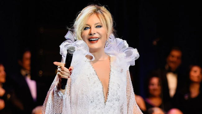  Emel Sayın'dan sevenlerini üzen haber! Konserlerini erteledi