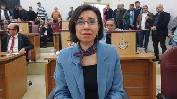 Son Dakika... Özkan Yalım görevden alınmıştı: Uşak Belediye Meclisi, CHP’li Hatice Terekeci'yi başkanvekili seçti