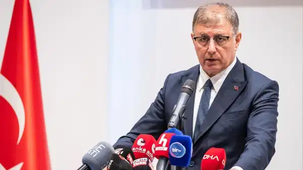 AKP'ye geçen Cemil Tugay’dan ilçe belediye başkanlarına gözdağı: 'Gerekli cevabı veririm'