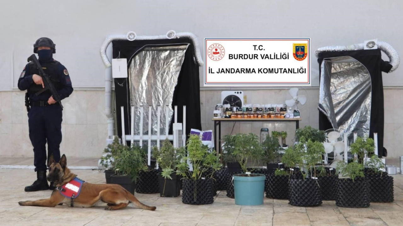 Evini uyuşturucu imalathanesine çevirmiş: Burdur'da tutuklandı!