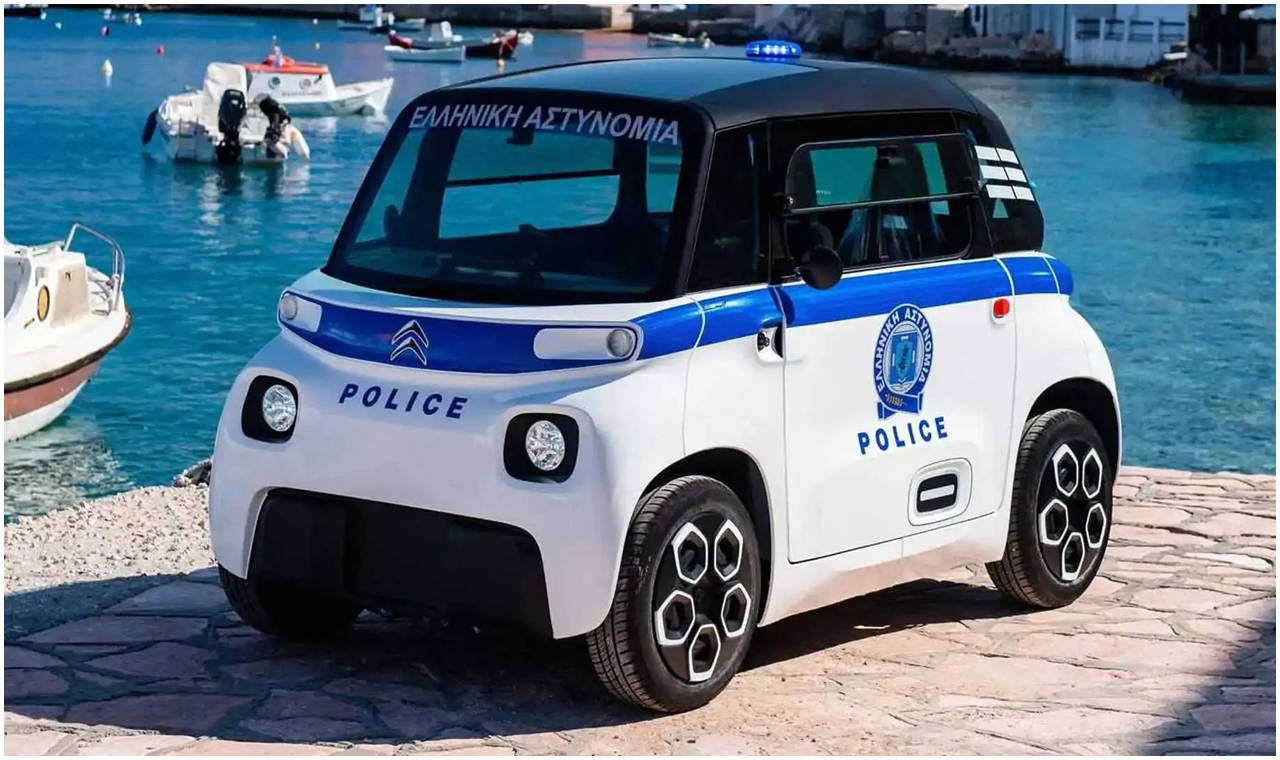 Yunanistan'daki polis arabalarını görenler inanamadı! Elektrikli ve 3 kapılı...