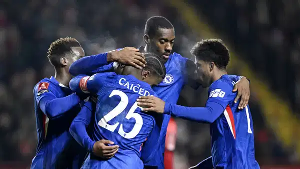 Chelsea, Liam Rosenior ile ilk maçında 5 golle kazandı! 