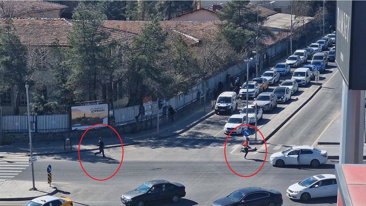 Tabanca ile kovaladığı husumetlisine peş peşe ateş etti