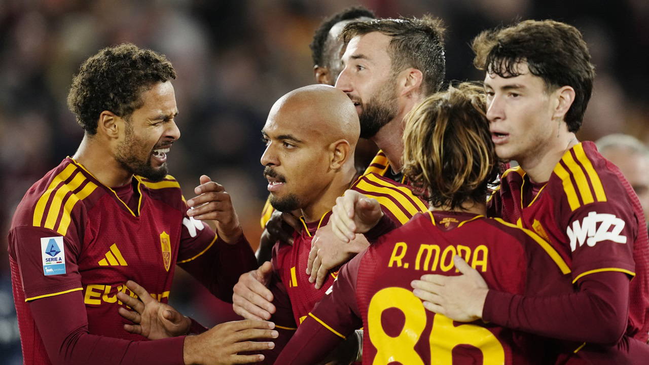 Roma, Cagliari'yi son dakikalarda devirdi