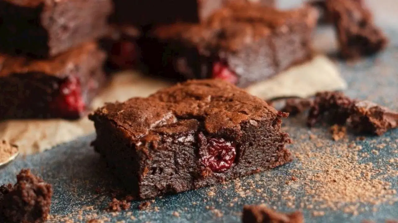 Çikolata severlerin favorisi: Vişneli browni tarifi