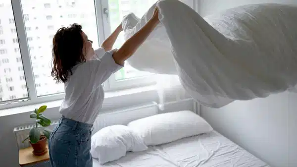 Astım ve alerjiyi tetikleyebilir: Yatakların neden en az bir saat havalandırılması gerekiyor?