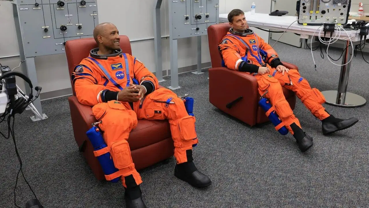 NASA'nın Artemis II misyonundaki iki astronot aktif görevlerinden ayrılıyor