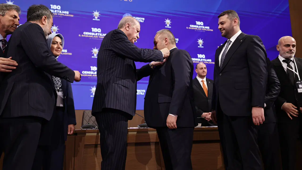 AKP'ye geçti, Erdoğan'a 'teşekkür' mesajı yayımladı… Mesut Özarslan: ‘Hizmet siyasetinin bir parçası olarak sorumluluk üstlenmekten…’