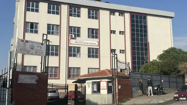 Ders saatinde öğrencileri evine götürüp temizlik yaptıran öğretmene soruşturma