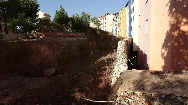 Erzurum'da heyelan meydana geldi: 70 daire tahliye edildi!