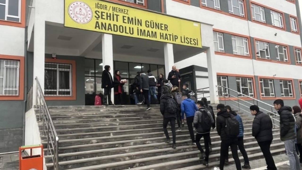 Iğdır'da imam hatip lisesinde bir öğrenci arkadaşını bıçakladı