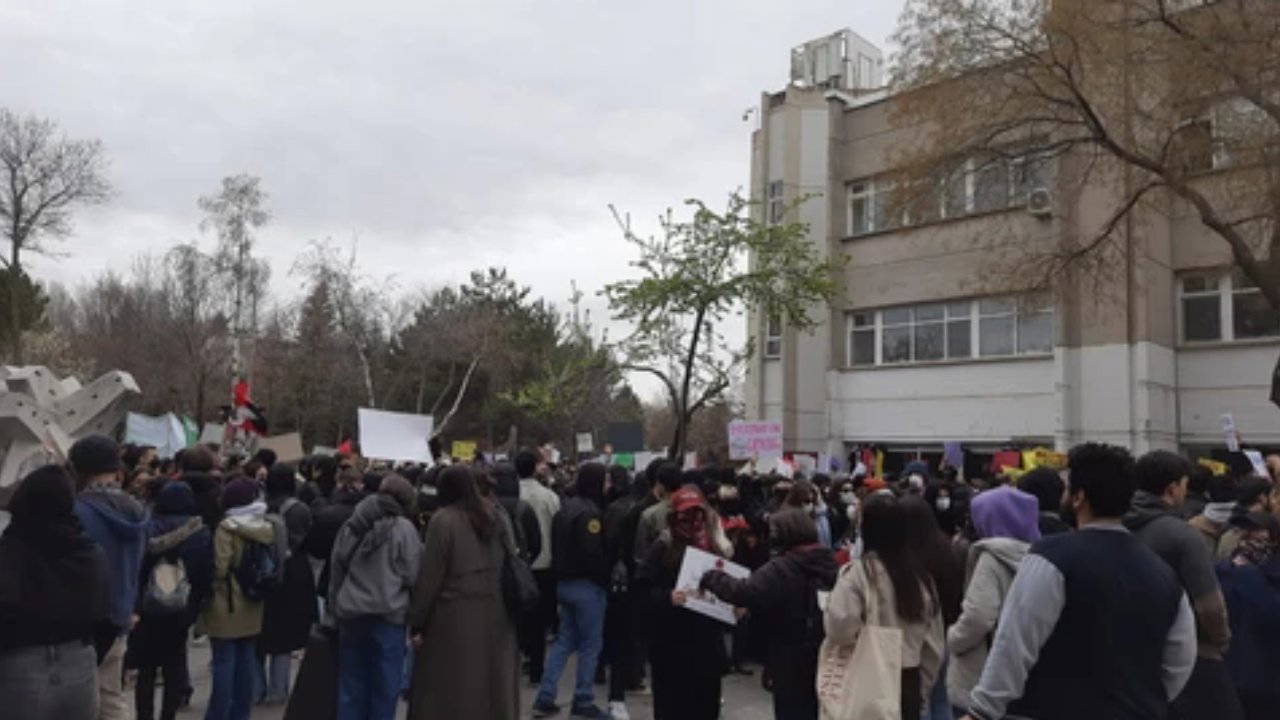 Boykota destek veren akademisyenin görevine son  verildi