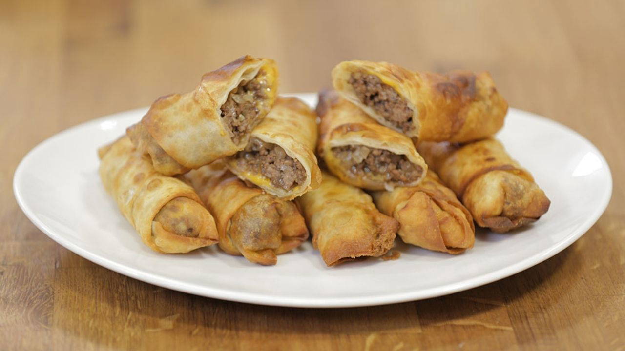 Kıymalı rulo börek tarifi... Dakikalar içinde çayın yayına hazır!