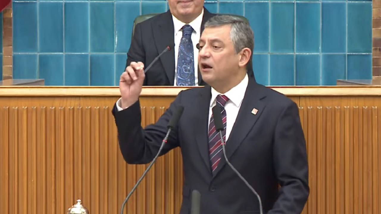 Özgür Özel CHP Grup Toplantısı'nda konuşuyor: 'Kimse Erdoğan'dan masallara inanmasın!'