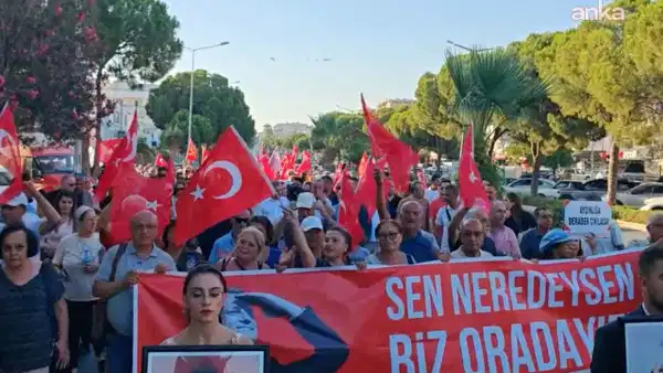CHP members protest removal of elected officials in Aydın