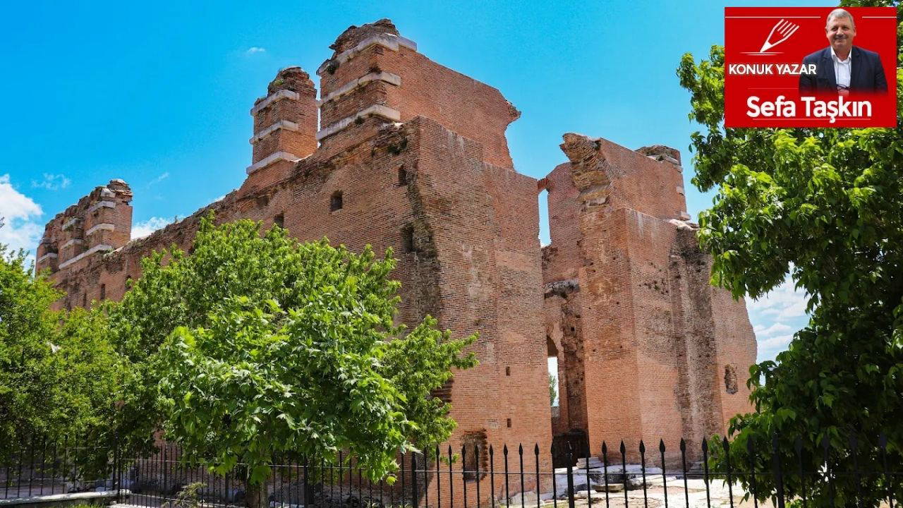 Kızıl Avlu-1... Kızıl mabedin izinde