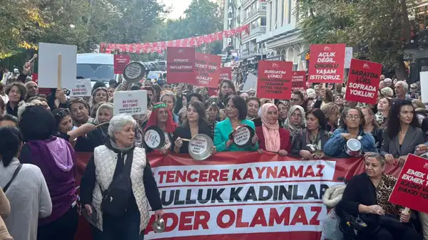 CHP Kadın Kolları’ndan tencere-tavalı eylem: ‘Boş tencere kaynamıyor’