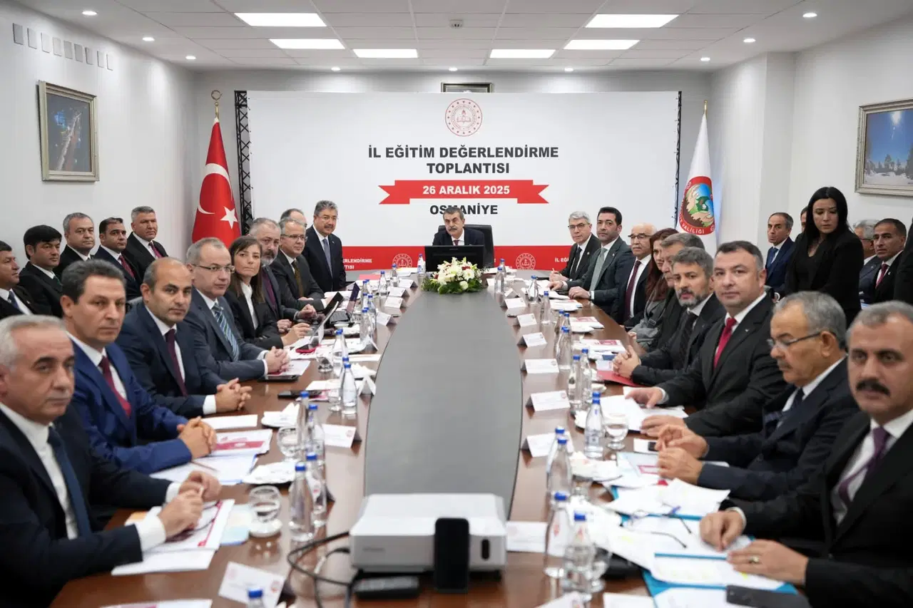 Osmaniye'de eğitimin sorunları eğitimcilerle değil siyasilerle konuşuldu: 'Sorunlar; mimarlarıyla değil, çözümün gerçek adresiyle tartışılmalı'