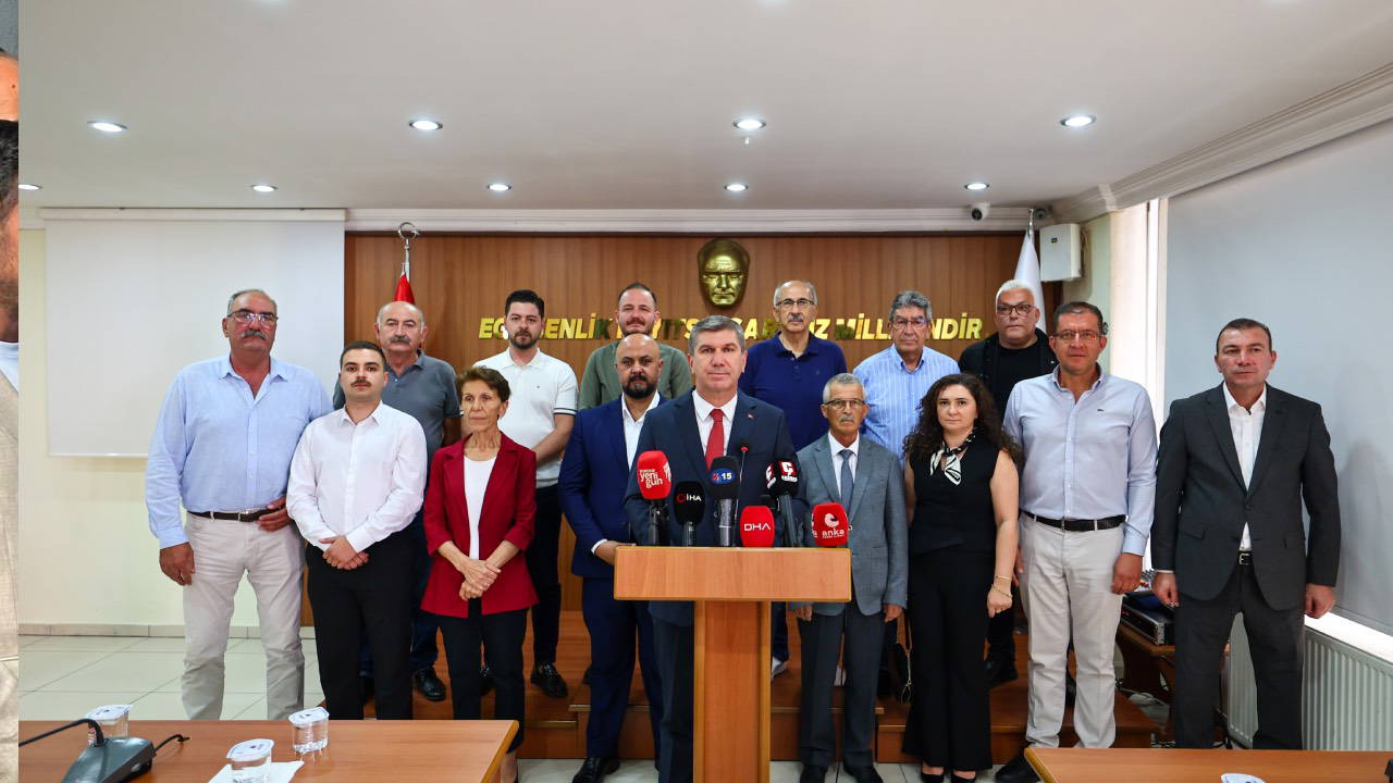 Burdur Belediye Başkanı Ercengiz CHP'den istifasını ve YENİ Parti’ye geçtiğini bildirdi