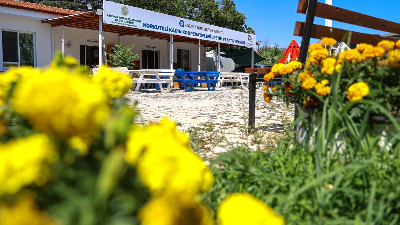 Antalya Büyükşehir Belediyesi’nden kadınlara üretim desteği
