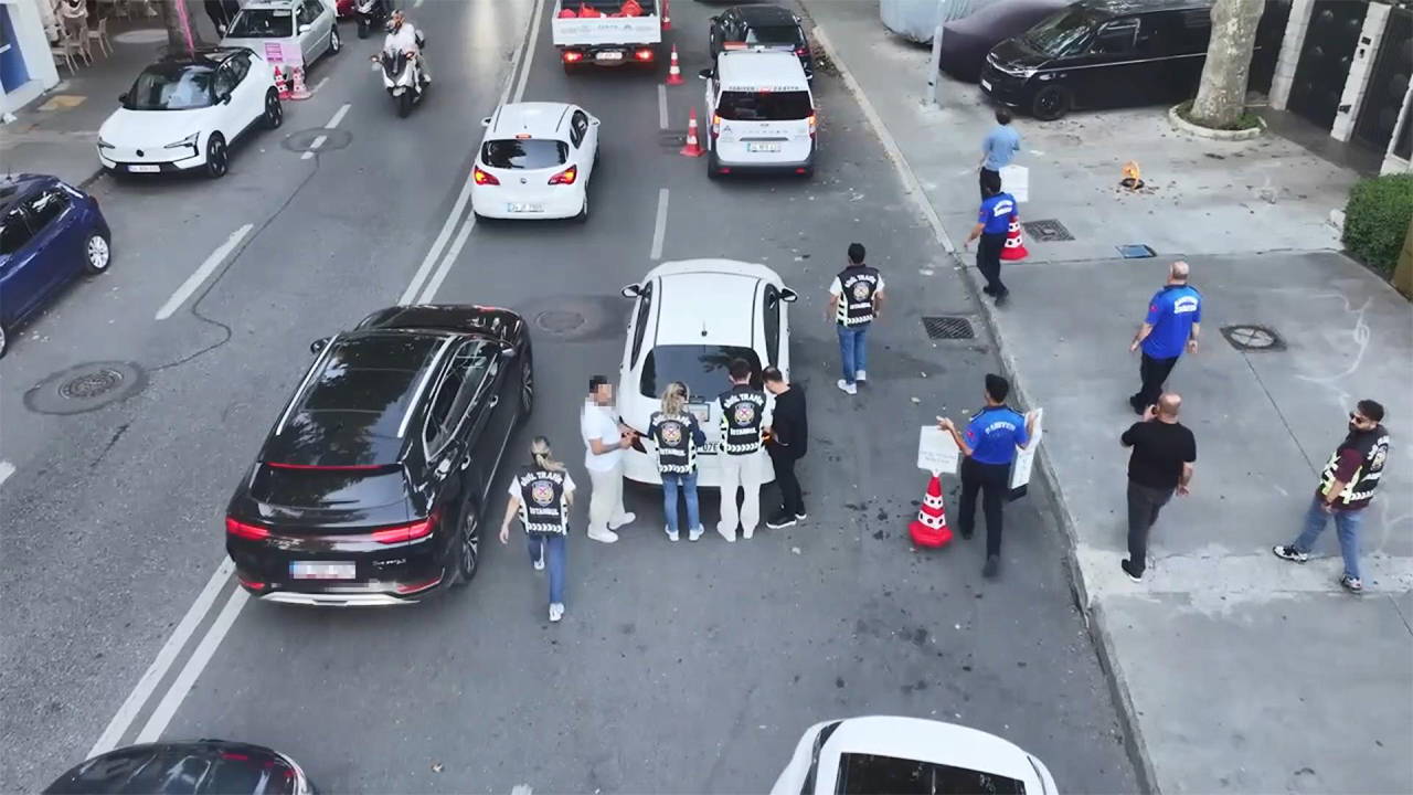 Sarıyer'de vale ve değnekçi operasyonu: Onlarca araca ceza yağdı, 2 gözaltı var!