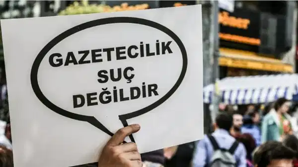 Medya üzerindeki baskı artıyor... 150 gazeteci hakim karşısına çıktı!