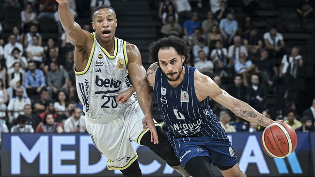 Anadolu Efes, Fenerbahçe Beko karşısında seriye tutundu