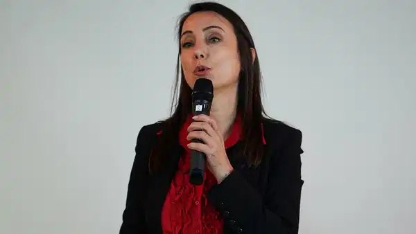 Tülay Hatimoğulları'ndan 'süreç' açıklaması: 'Hem müzakere hem mücadele ediyoruz'