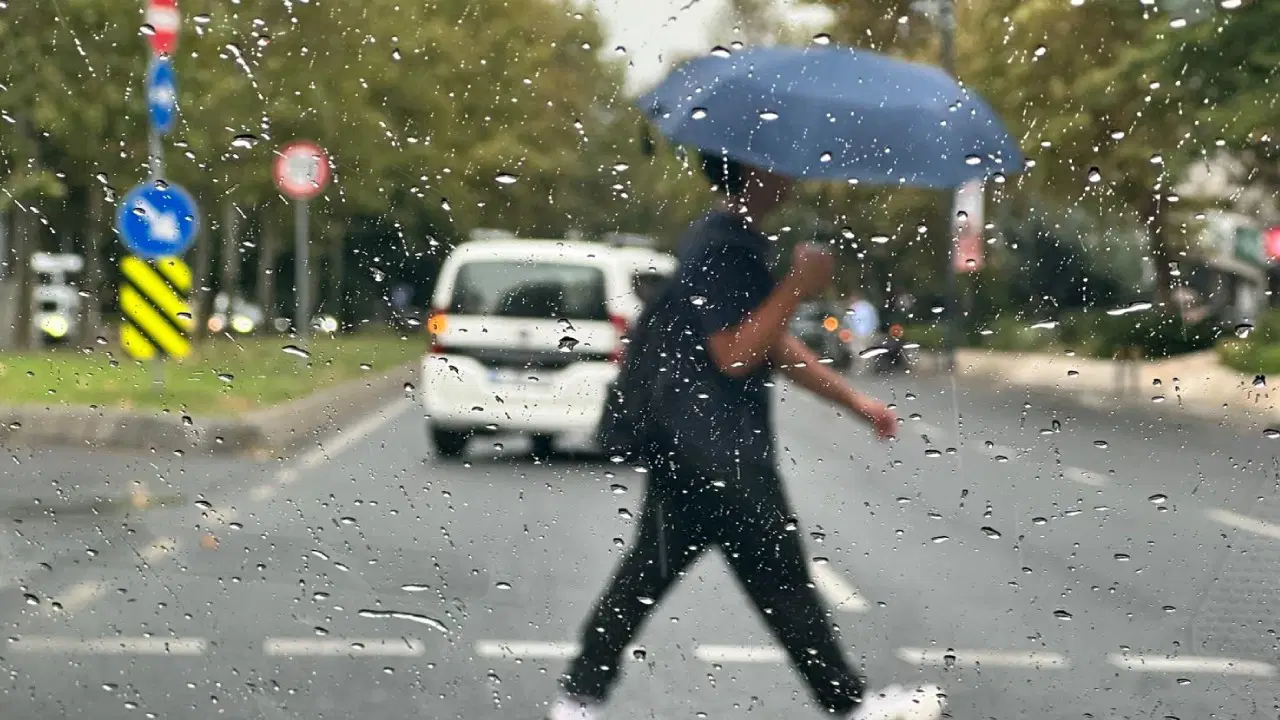 İstanbul’da sonbahar yüzünü gösterdi: Beklenen yağmur etkili olmaya başladı