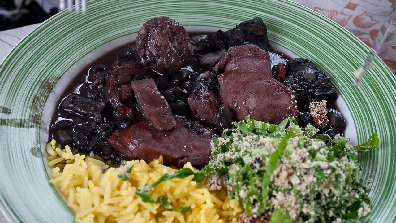 Brezilya mutfağının siyah incisi: Feijoada tarifi
