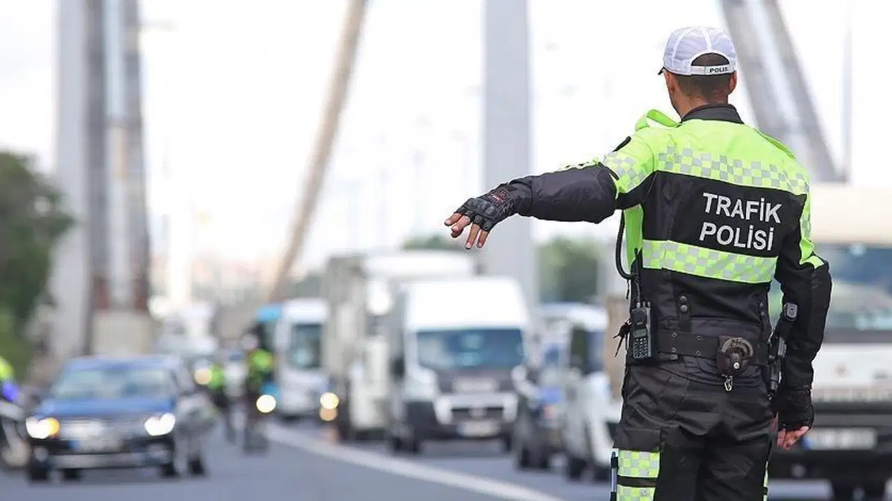 Sezgin Tanrıkulu trafik cezalarını Meclis gündemine taşıdı: 'Denetim mi, bütçe kalemi mi?'