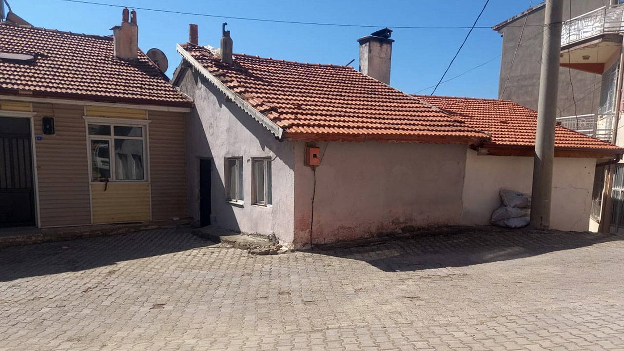 Isparta'da komşu dehşeti: Anne öldü, kızı ağır yaralı!