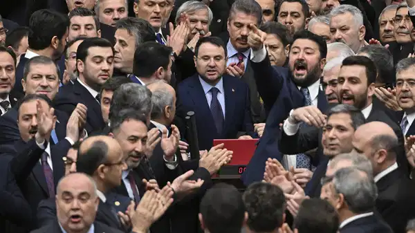 Meclis'teki yemin töreninde ortalık karışmıştı! CHP'den Akın Gürlek'e yanıt: 'Koruma ordusu olmadan...'