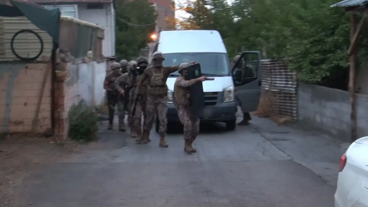 İstanbul'da narkotik operasyonu: 6 kişi gözaltına alındı