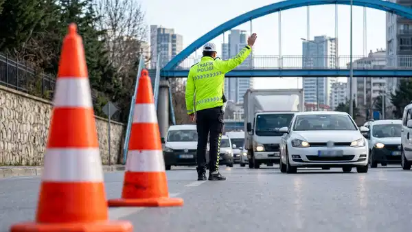 İstanbul'da sürücülere uyarı: Küçükçekmece'de bazı yollar trafiğe kapatılacak