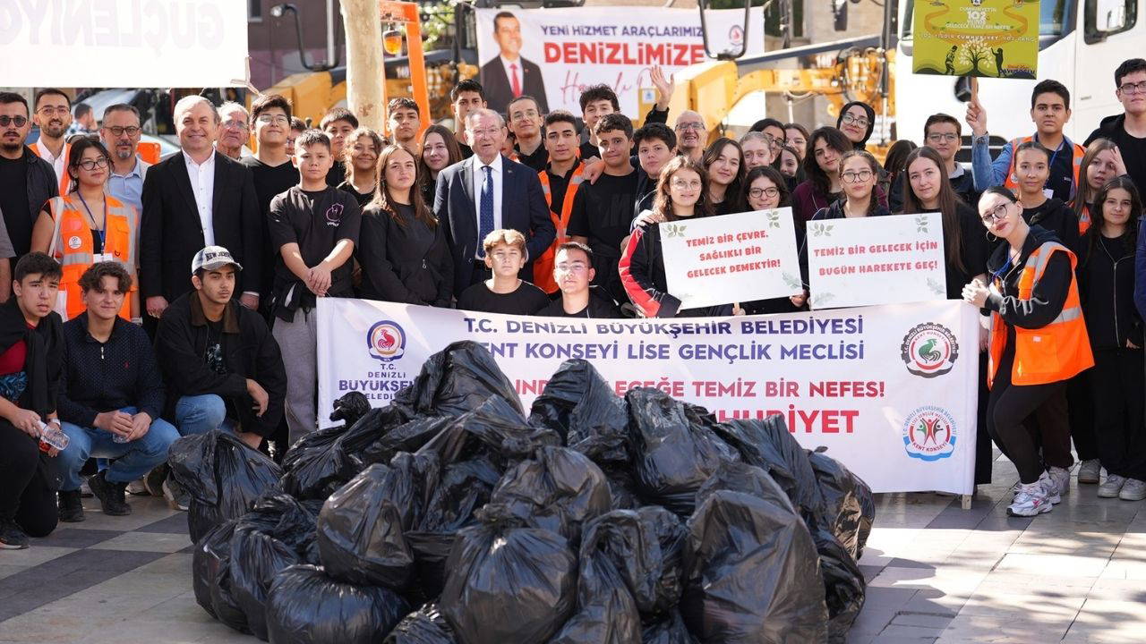Cumhuriyetin 102. yılında 102 genç temiz bir gelecek için el ele verdi